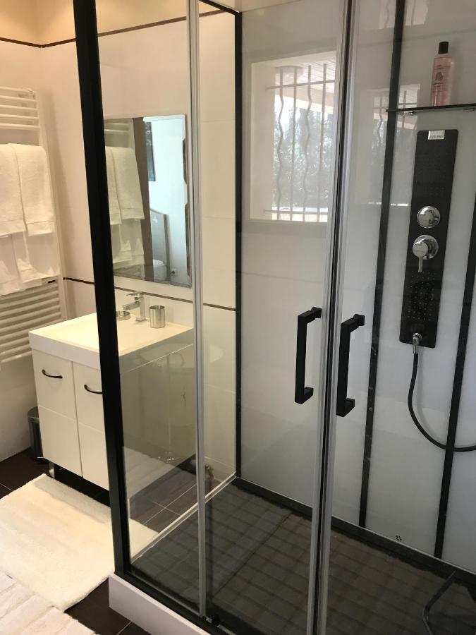 Rose Garden Mezzanine Bed and Breakfast Ζιβερνί Εξωτερικό φωτογραφία